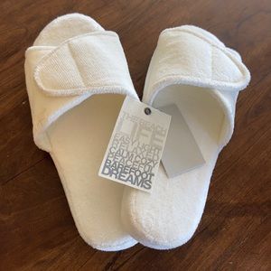 NWT Barefoot Dreams Luxury Spa Slippers